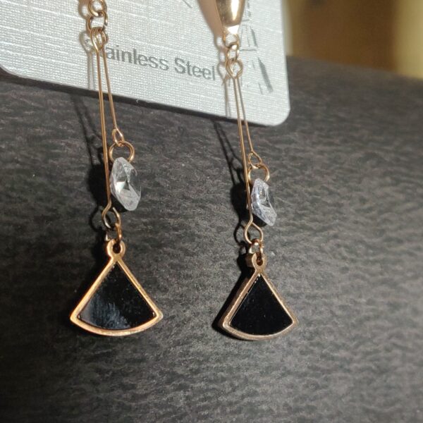 Delicatec Chain Earrings .